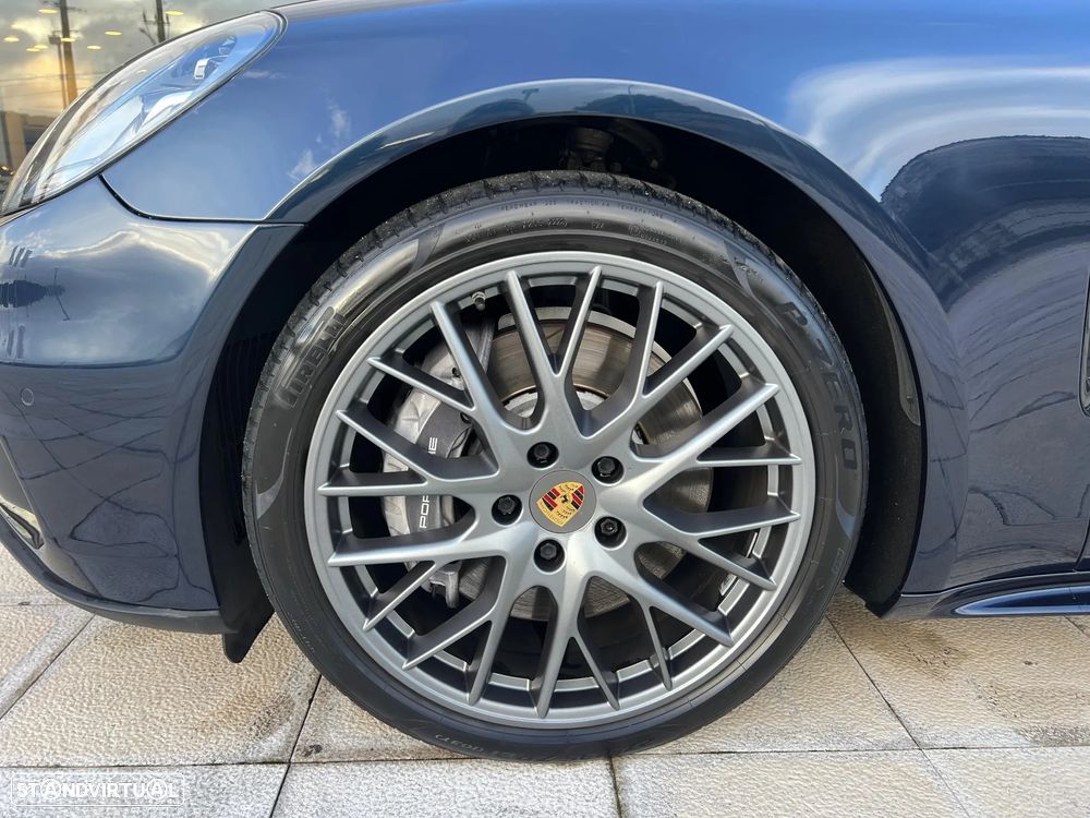 Porsche Panamera 4 E-Hybrid - 40