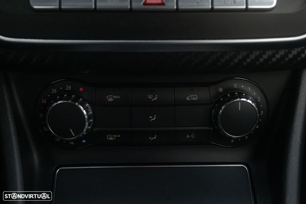 Mercedes-Benz A 180 d AMG Line - 12