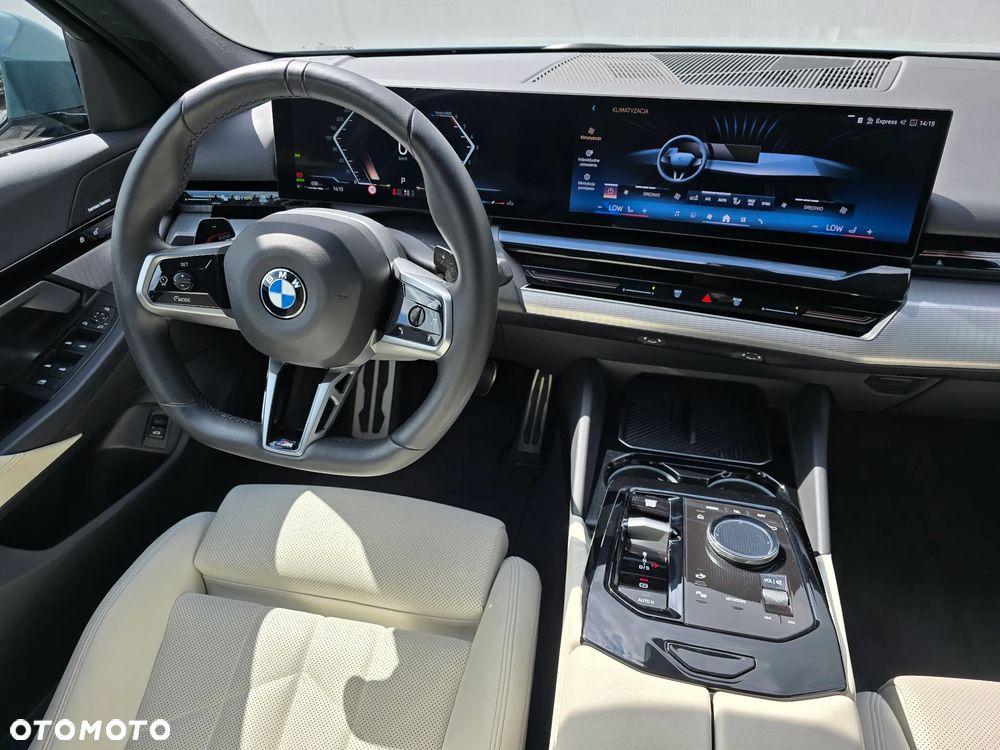 BMW Seria 5 520d xDrive - 12