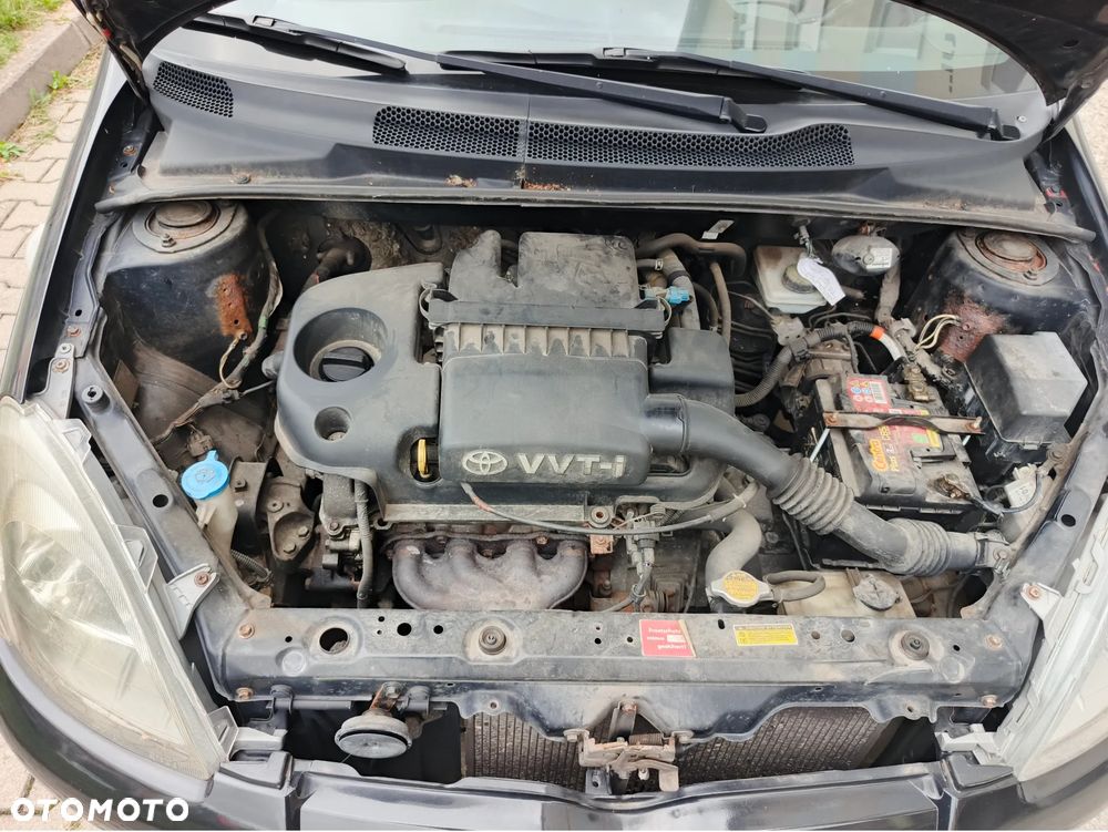 Toyota Yaris 1.3 - 8