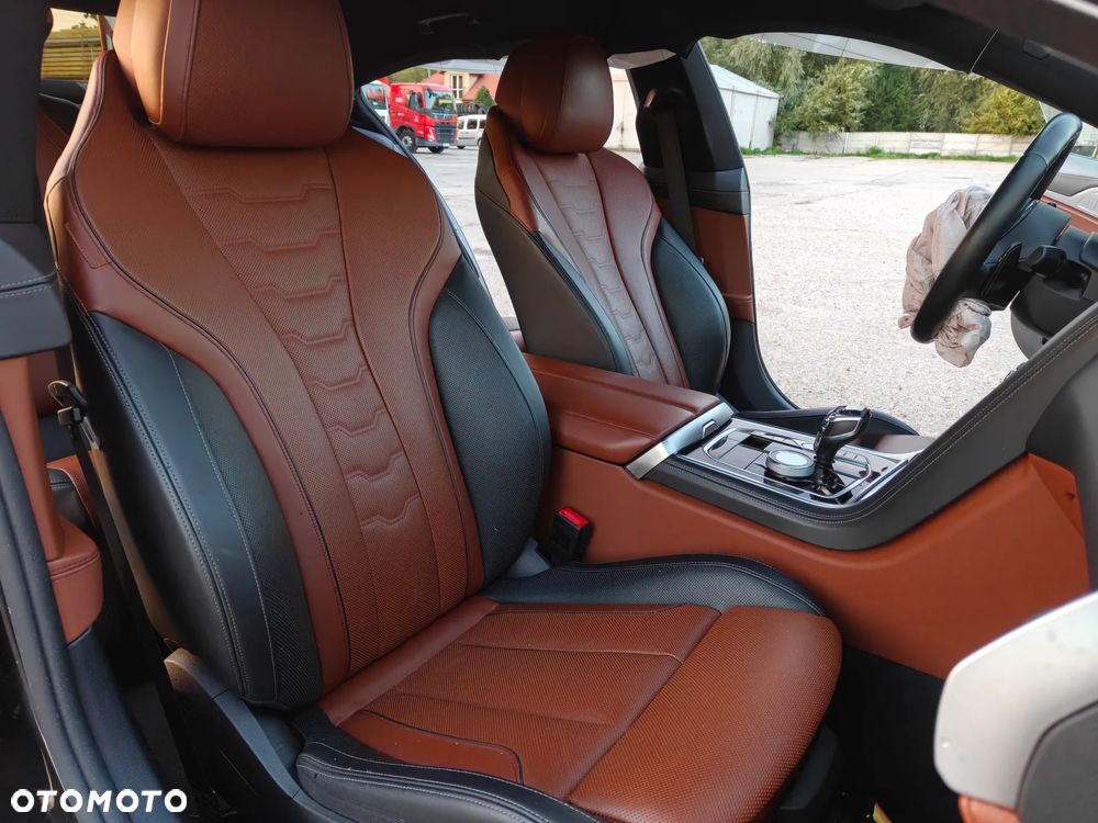 BMW Seria 8 - 16