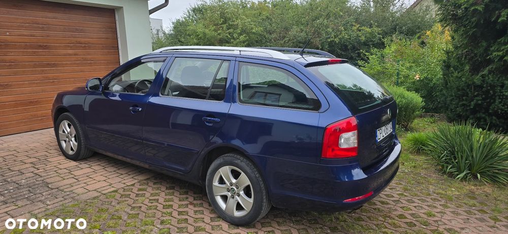 Skoda Octavia 2010 photo 2