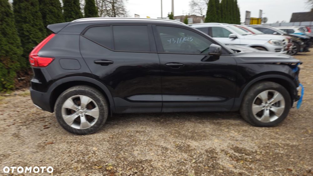 Volvo XC 40 T5 AWD Momentum - 2