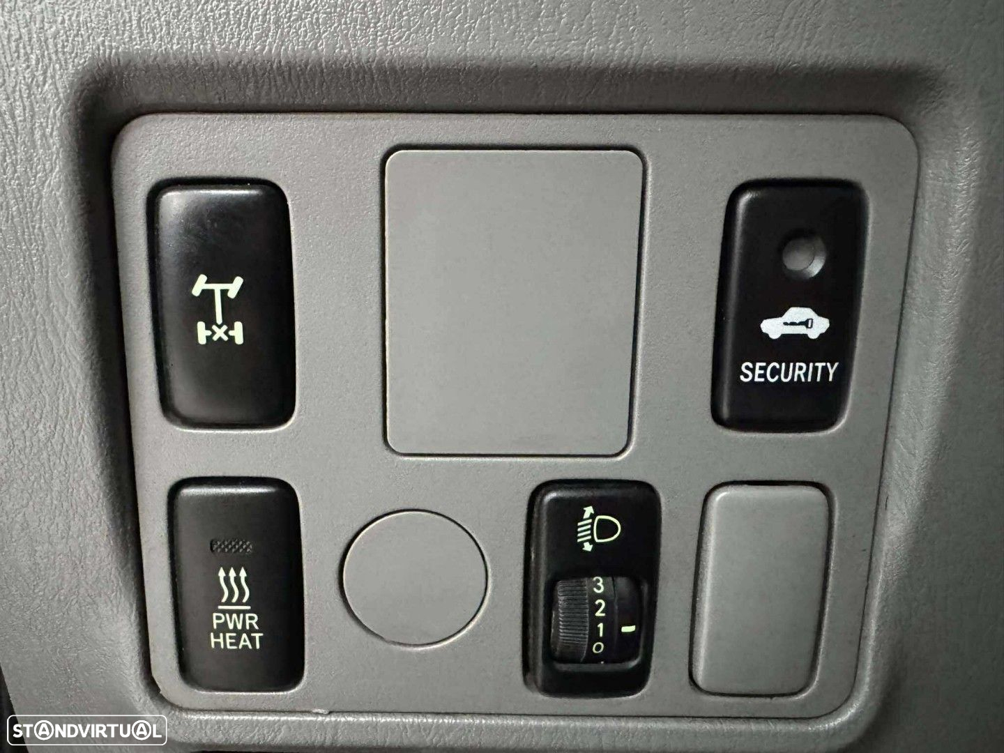 Toyota Hilux 2.5 D-4D CD - 14
