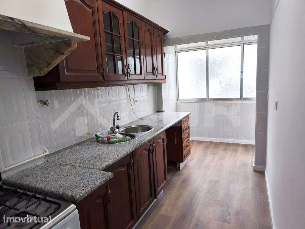 T1 | SEMI-RENOVADO | LOCALIZAÇÃO CENTRAL | ALTO SEIXALINHO - Grande imagem: 3/14