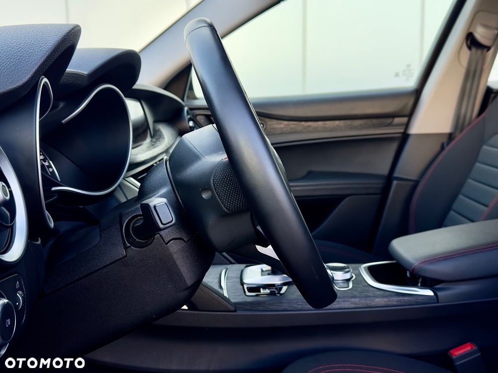 Alfa Romeo Stelvio - 17