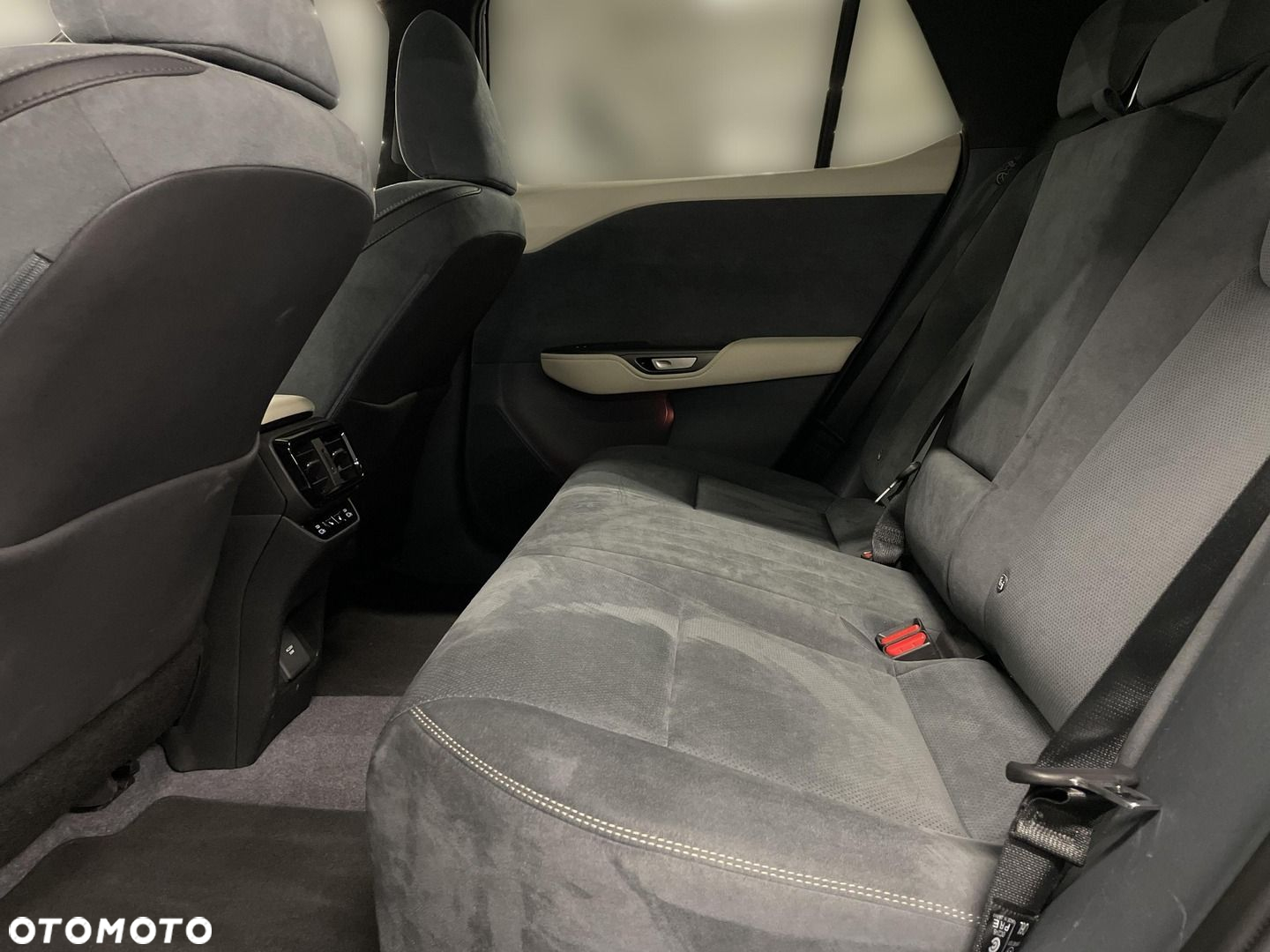 Lexus RZ 450e Omotenashi DIRECT4 - 13