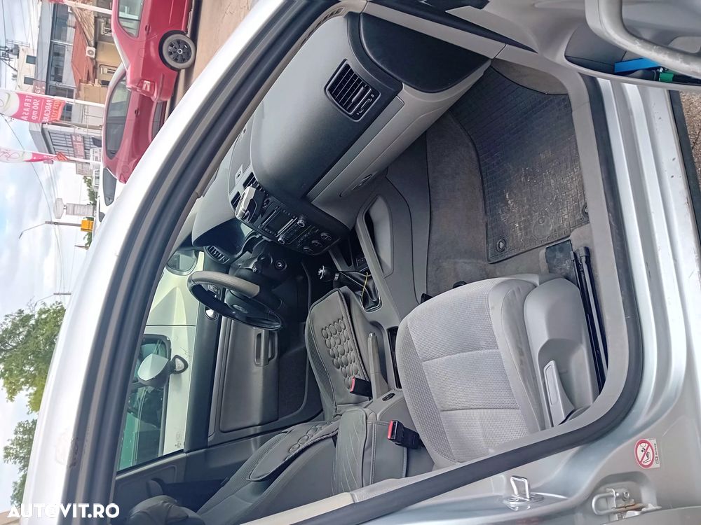 Volkswagen Jetta 2.0 TDI Comfortline - 10