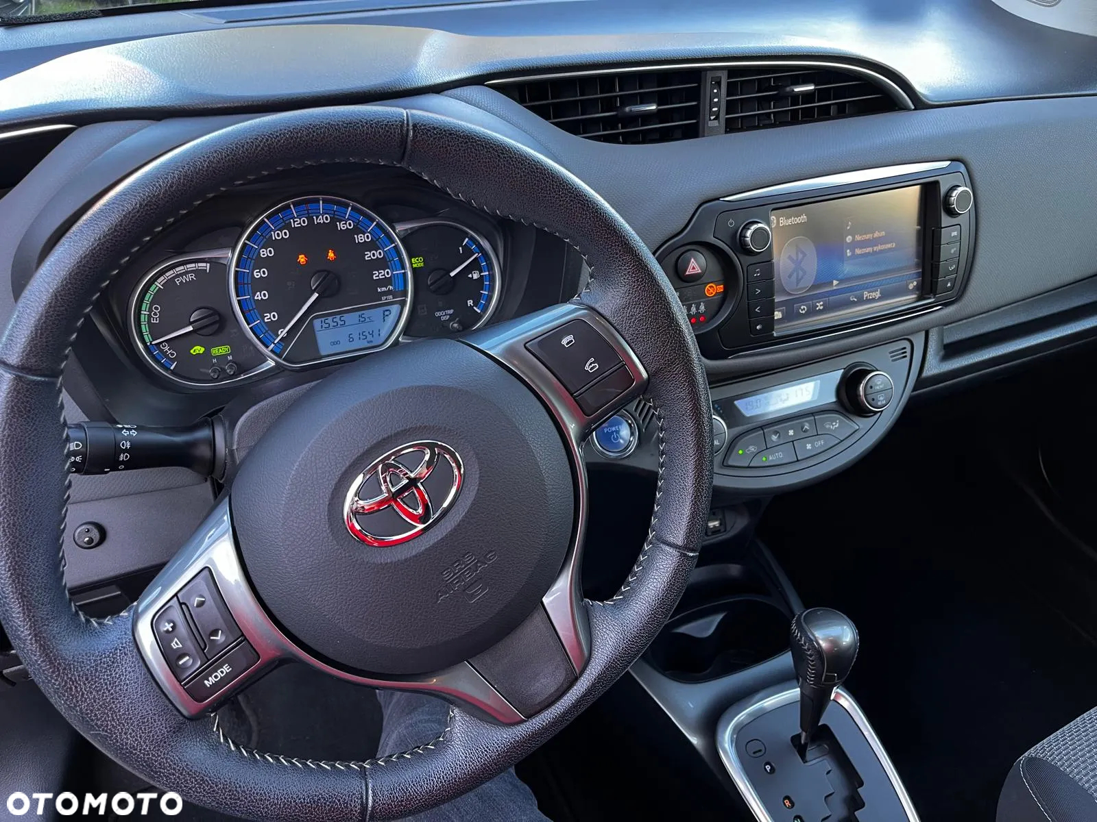 Toyota Yaris Hybrid 100 Premium - 8