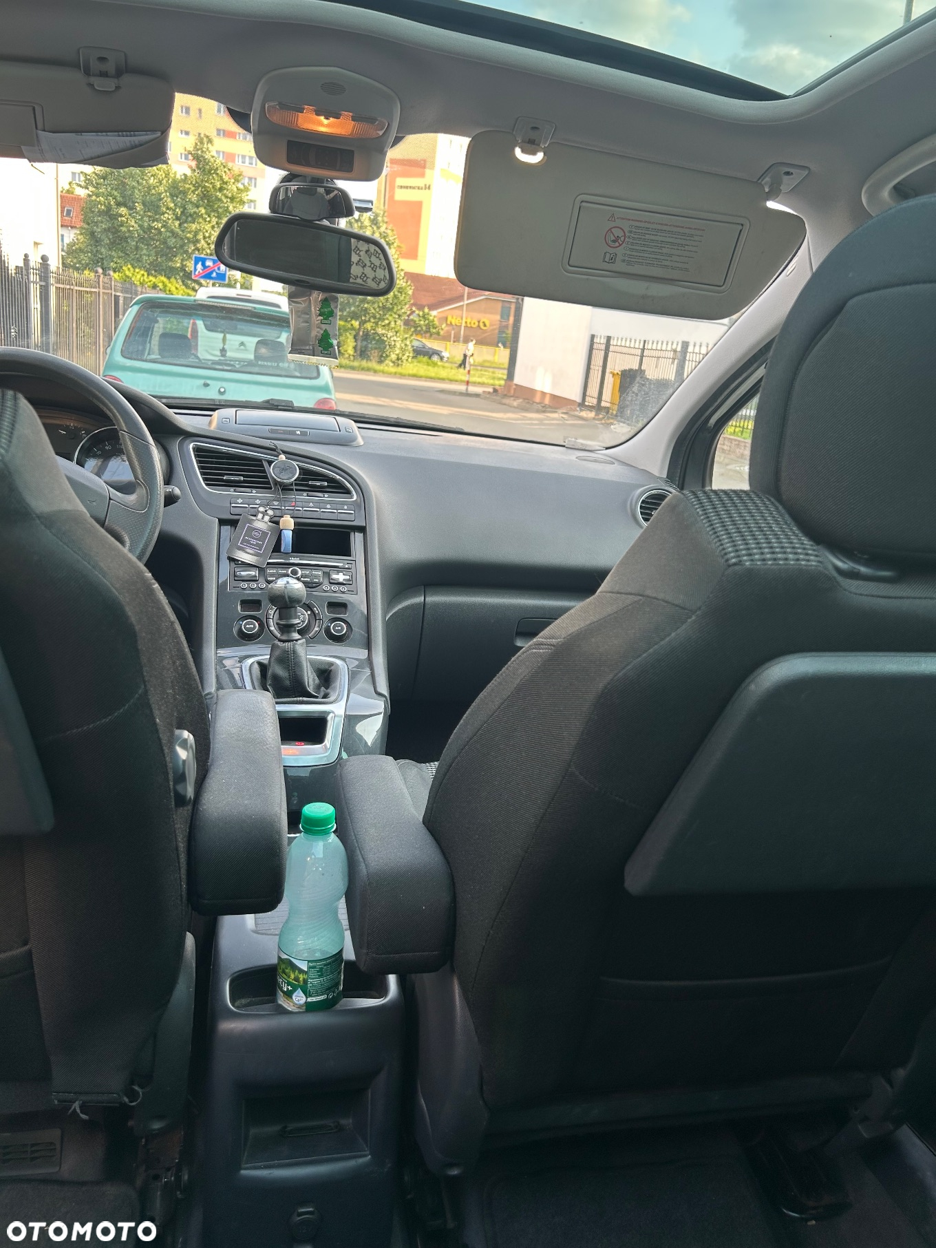 Peugeot 5008 1.6 THP Family - 11