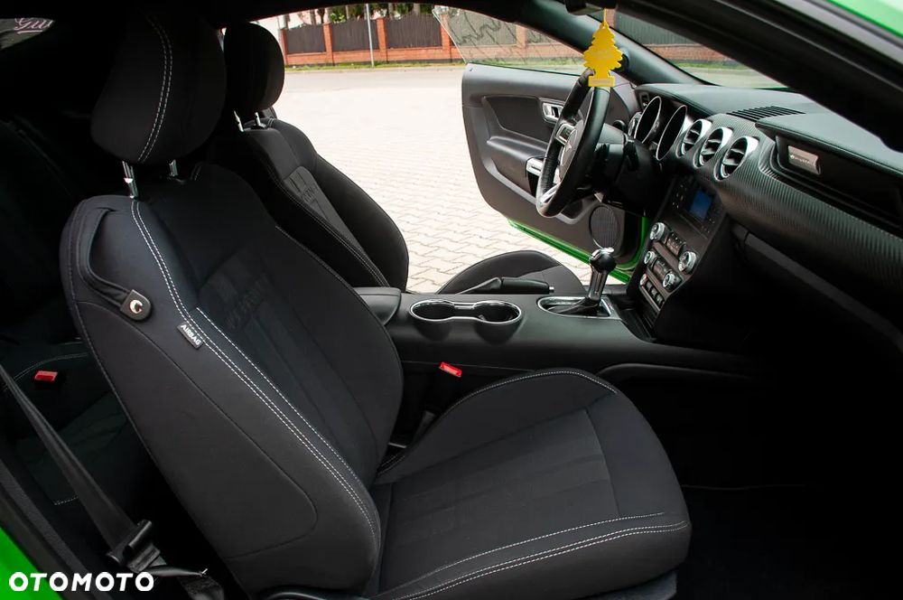 Ford Mustang - 25
