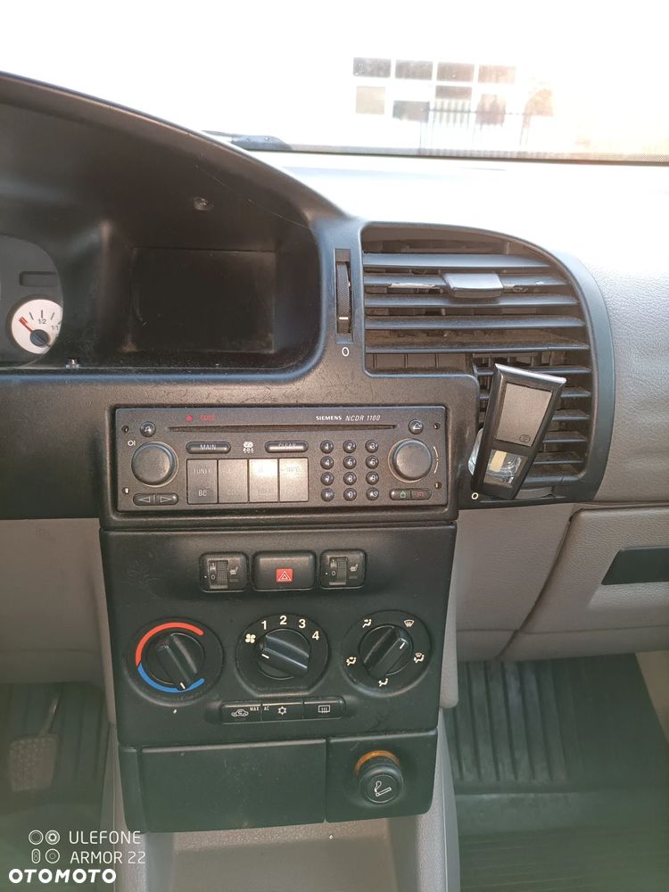 Opel Zafira 2.2 Executive - 3