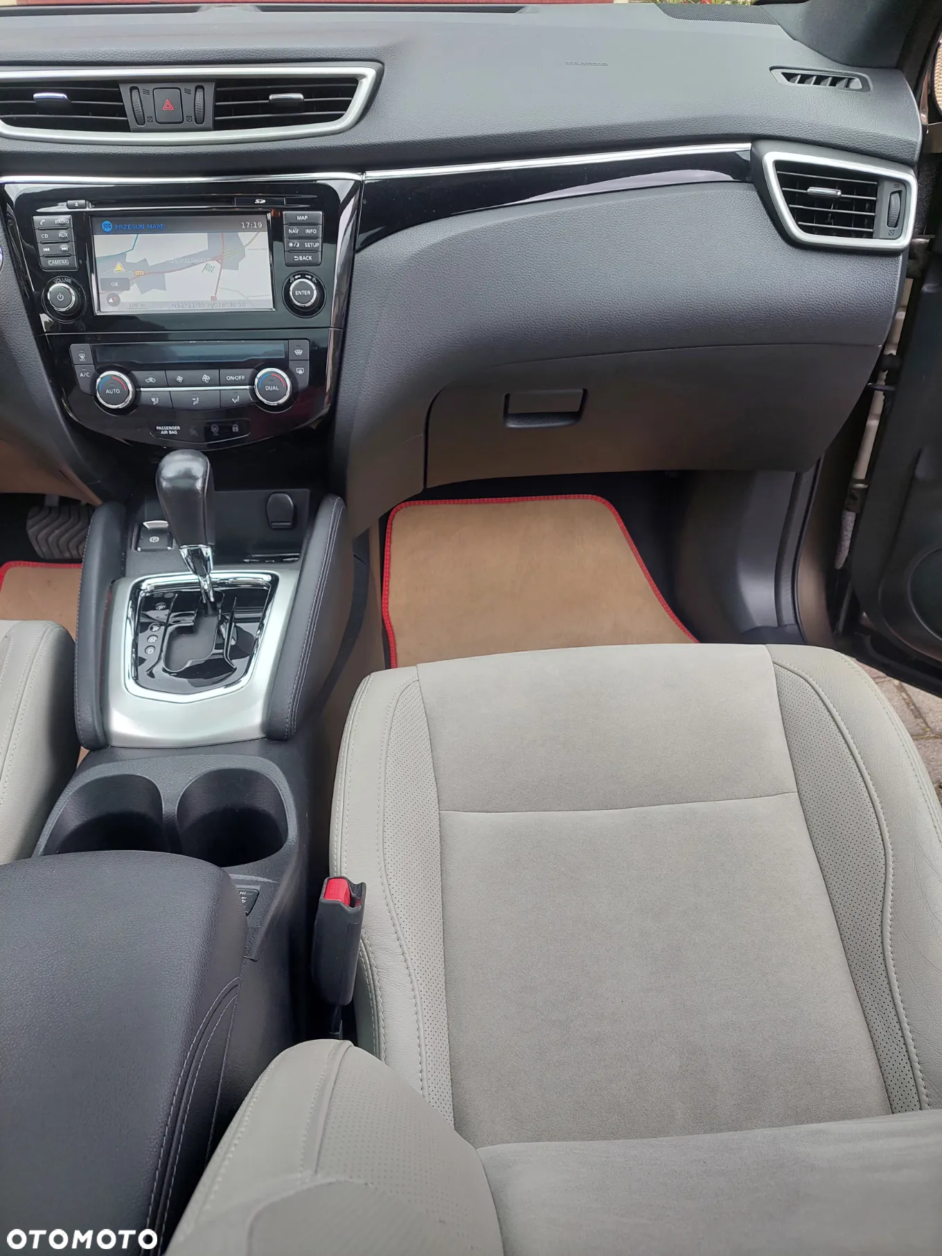 Nissan Qashqai 1.6 DCi N-Connecta Xtronic - 9