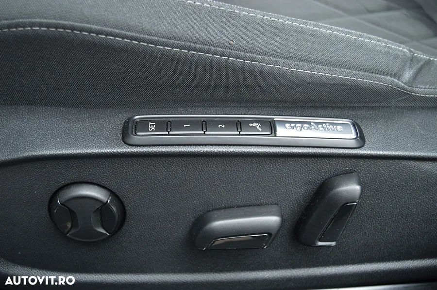 Volkswagen Golf 2.0 TDI (BlueMotion Technology) DSG Highline - 35