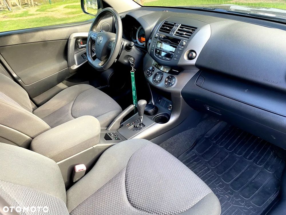 Toyota RAV4 2.2 D-CAT Premium - 30
