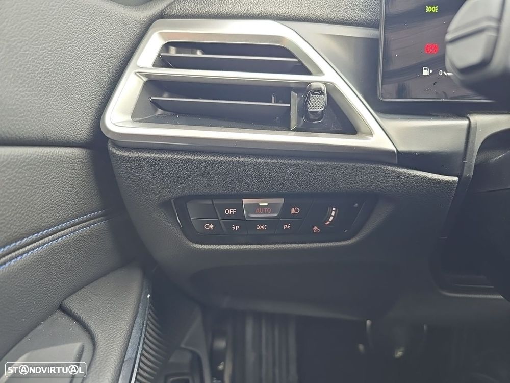 BMW 320 d Pack Desportivo M Auto - 25