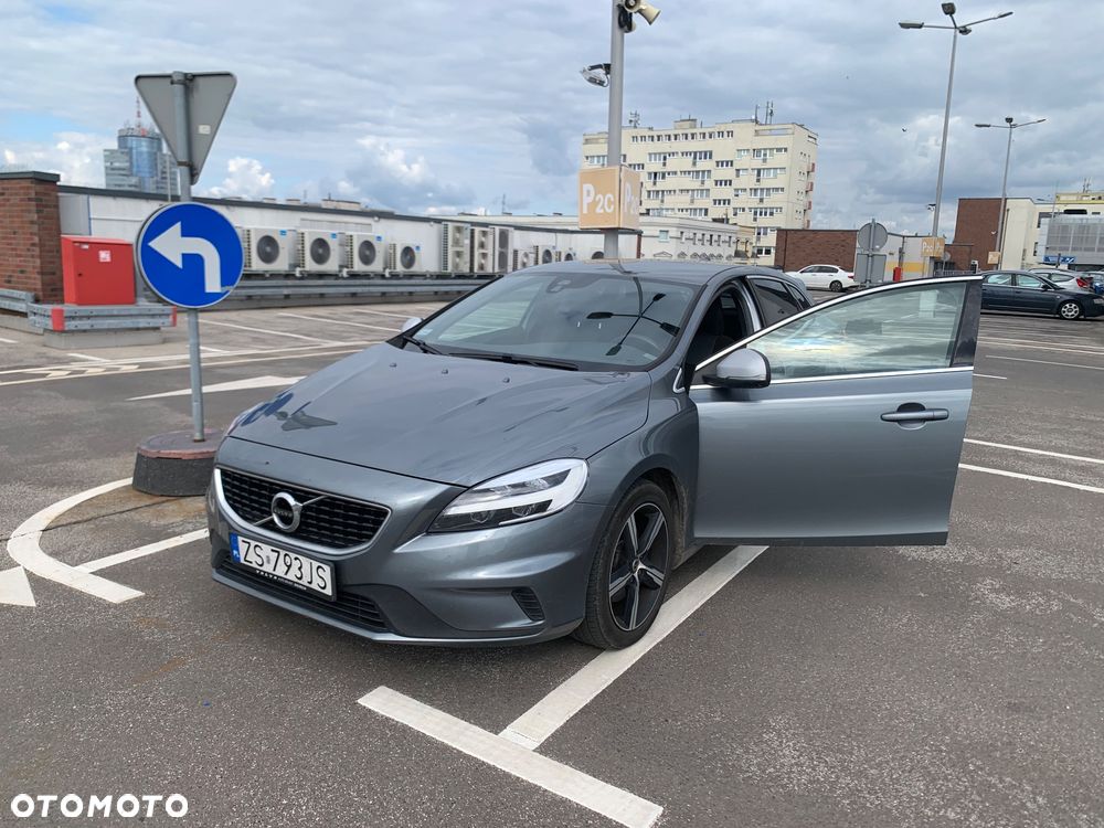 Volvo V40 T3 Drive-E R-Design Momentum - 1