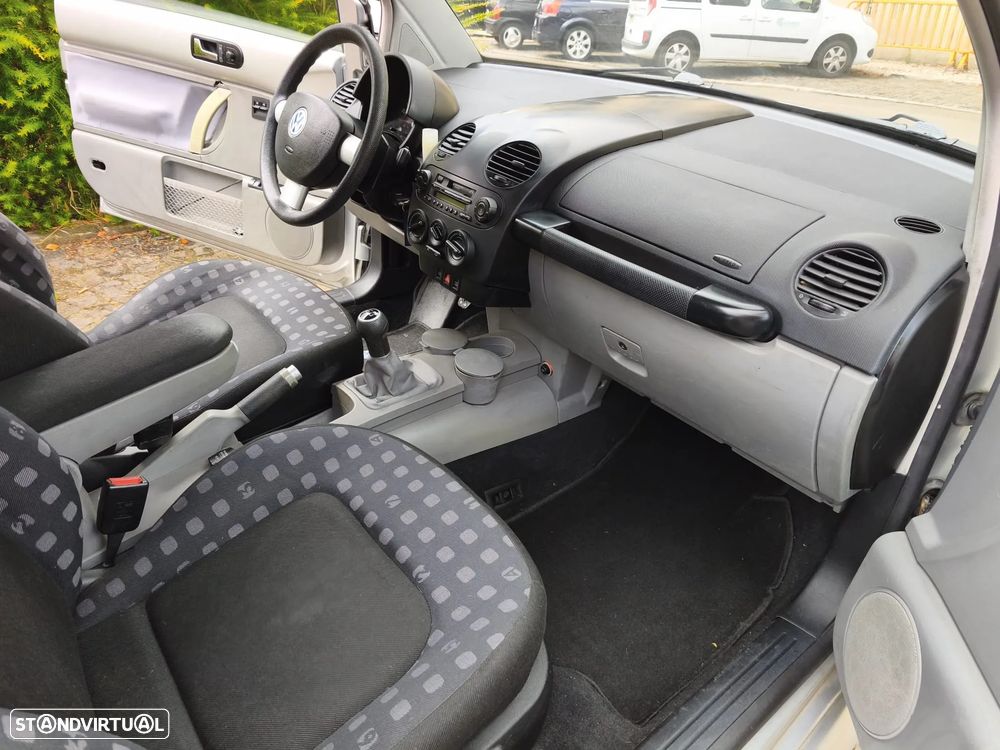VW New Beetle 1.6 - 11