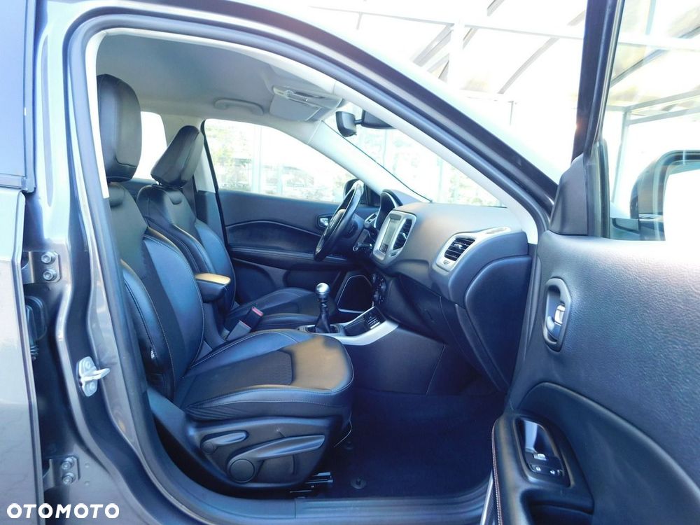 Jeep Compass - 16