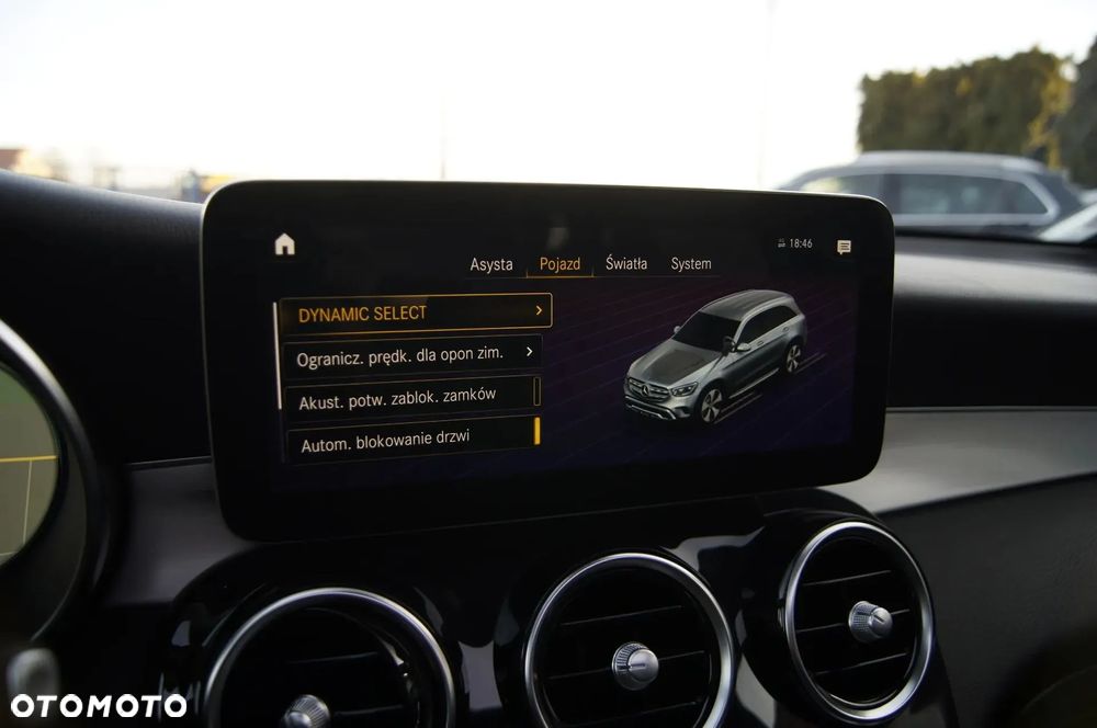 Mercedes-Benz GLC 300 e 4Matic 9G-TRONIC AMG Line Plus - 25