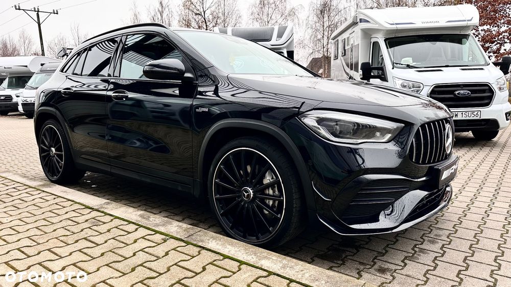 Mercedes-Benz GLA - 13