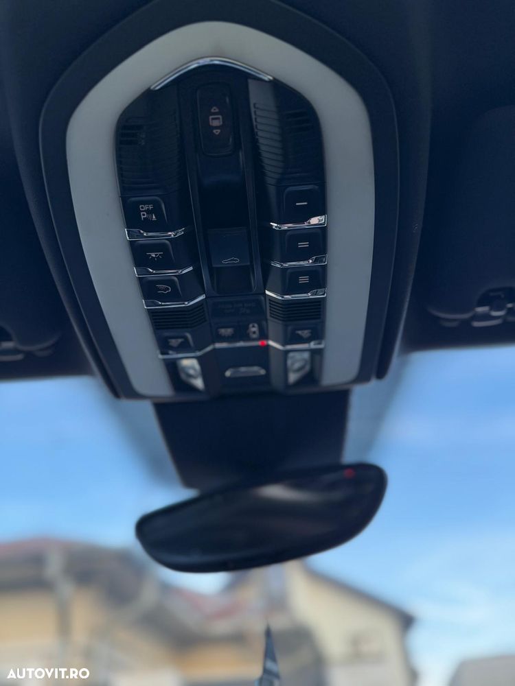 Porsche Cayenne - 18