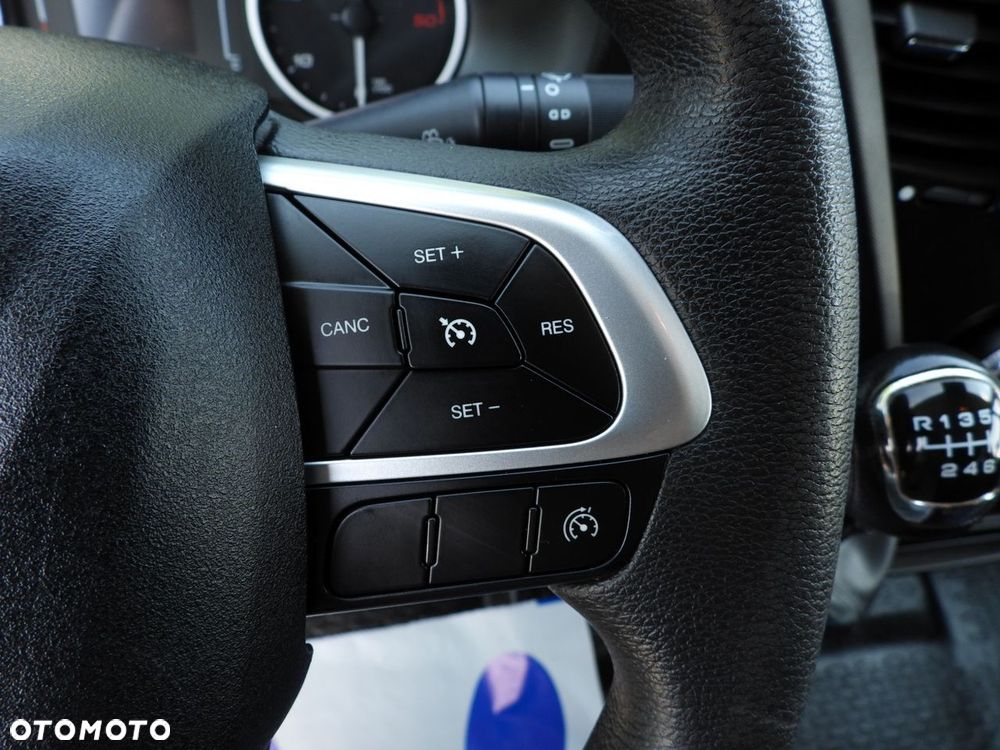 Iveco DAILY 35S16 FURGON BRYGADÓWKA 7 MIEJSC TEMPOMAT KLIMATYZACJA  160KM - 31