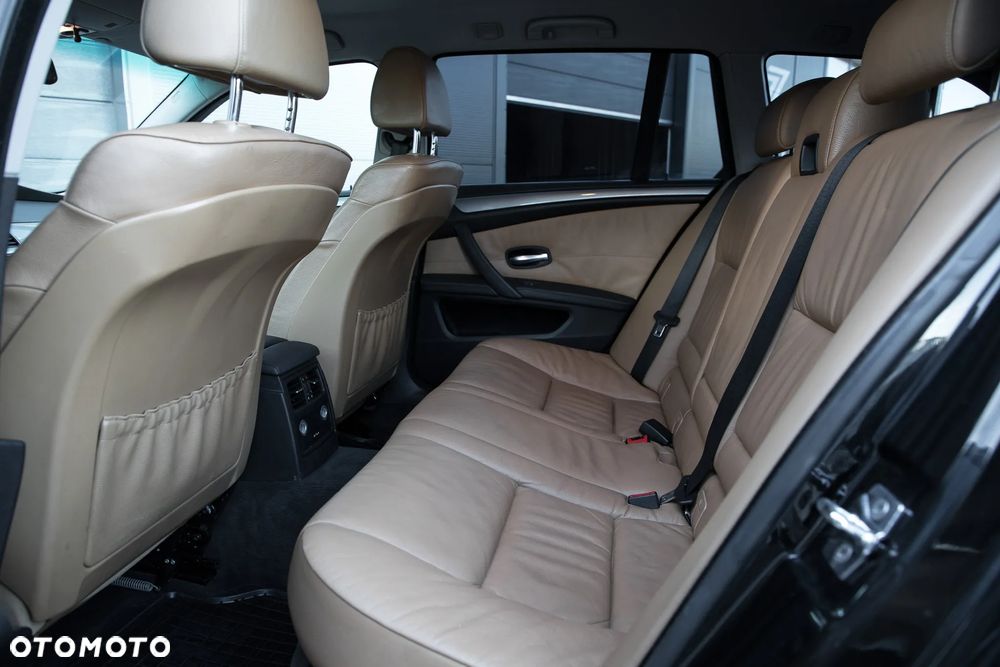 BMW Seria 5 525d xDrive Touring - 23