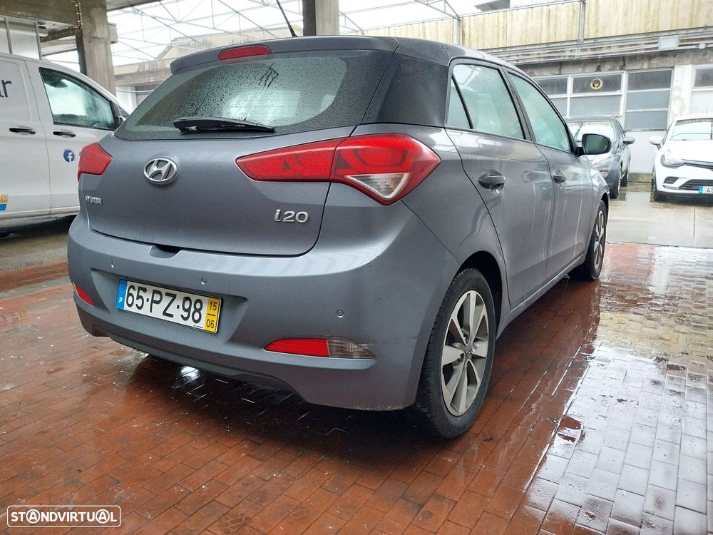 Hyundai i20 1.1 CRDi Comfort+Pack Look+JLL16 - 11