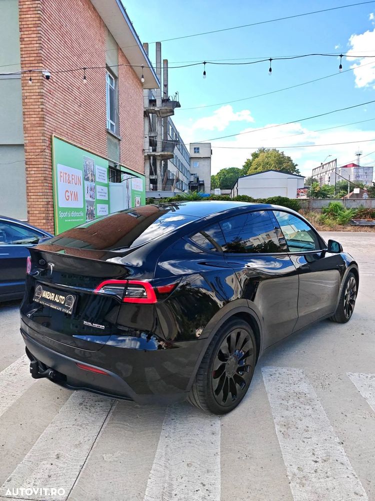 Tesla Model Y Performance Dual Motor AWD - 3