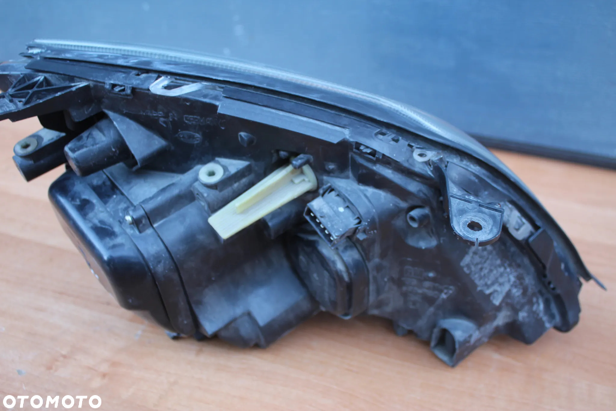 LAMPA LEWY PRZÓD PRZEDNIA LEWA BIXENON SKRĘTNY OPEL VECTRA C CIEMNA EUROPA 15987100 - 8