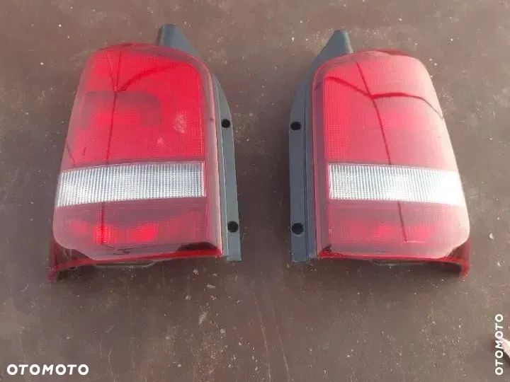 Lampy tyŁ VW T5 09-15 dymione pod klapę - 1