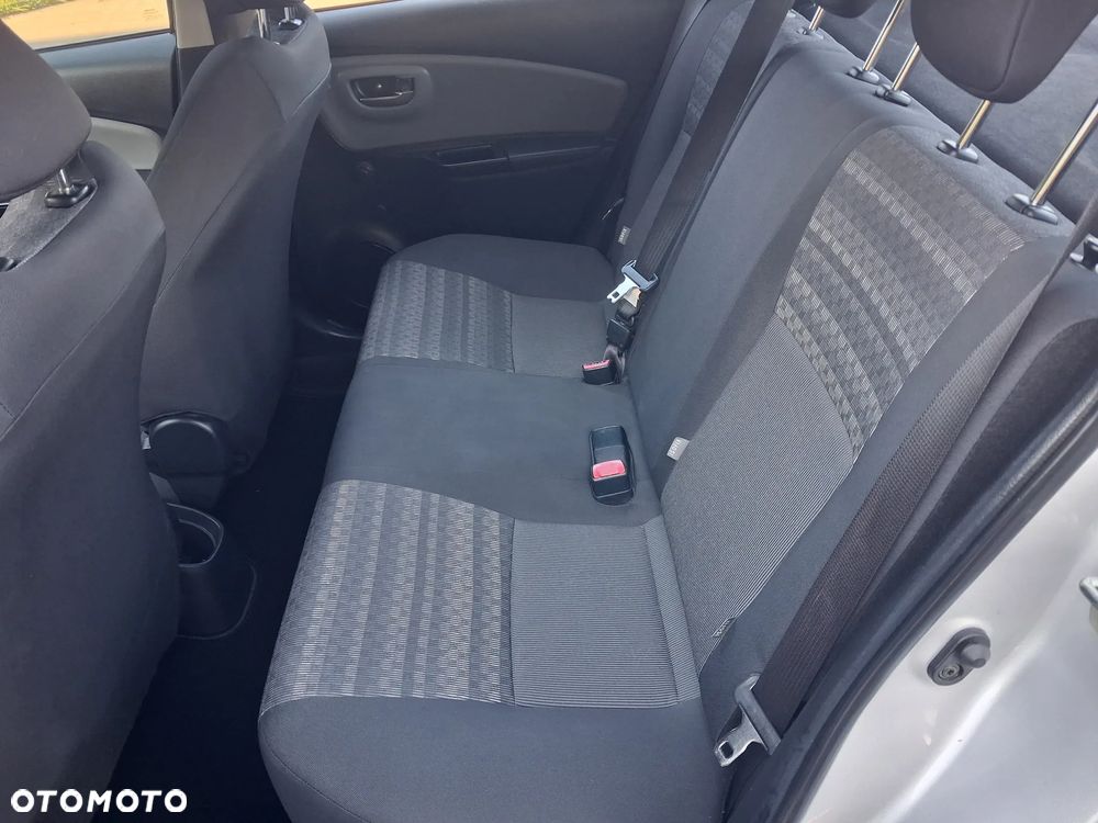 Toyota Yaris 1.0 Premium - 25
