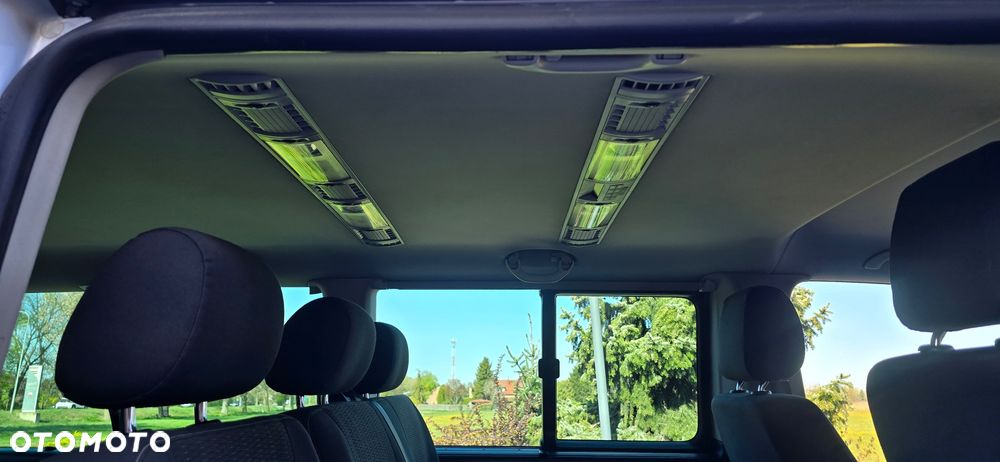 Volkswagen Caravelle - 18