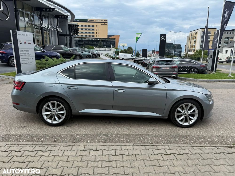 Skoda Superb 2.0 TDI DSG Ambition - 31