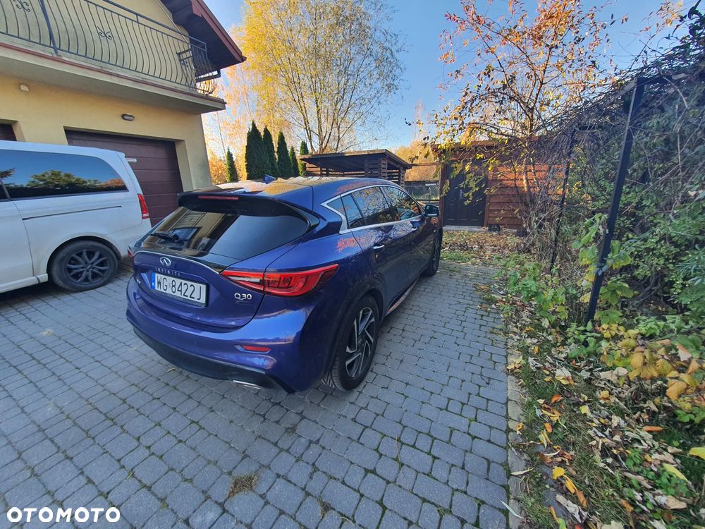 Infiniti Q30 2.2d DCT AWD City Black Edition - 6