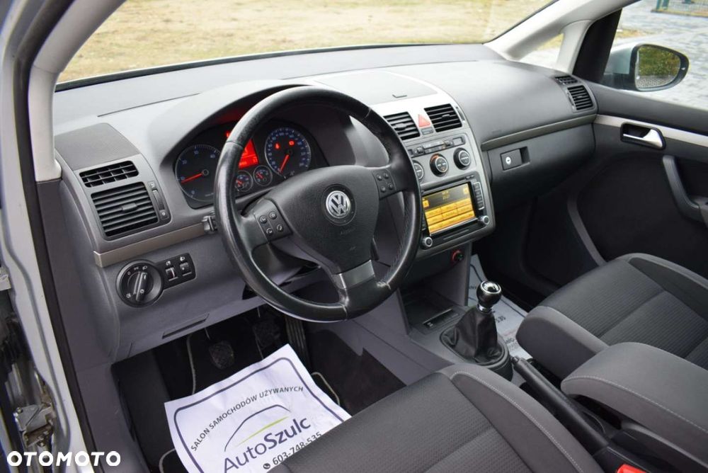 Volkswagen Touran - 16