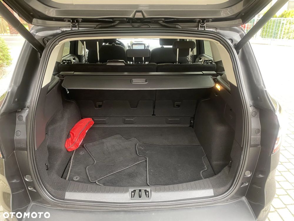 Ford Kuga 1.5 EcoBoost 2x4 Titanium - 35