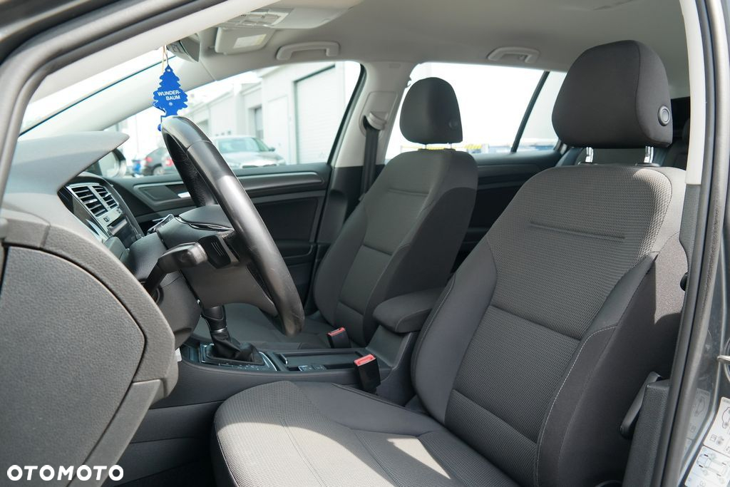 Volkswagen Golf - 10