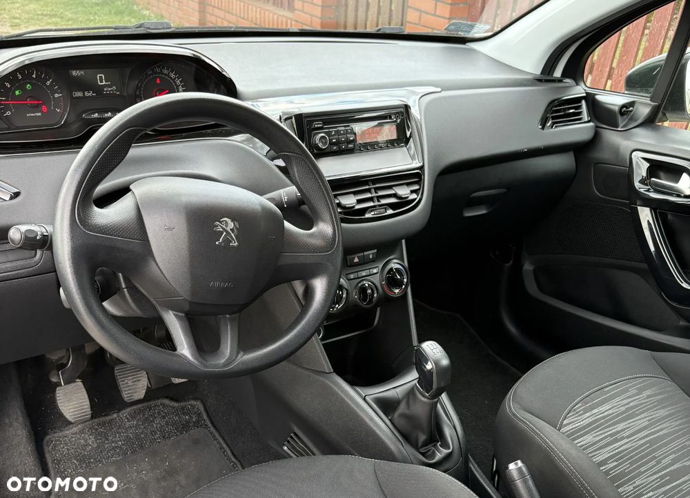 Peugeot 208 - 10