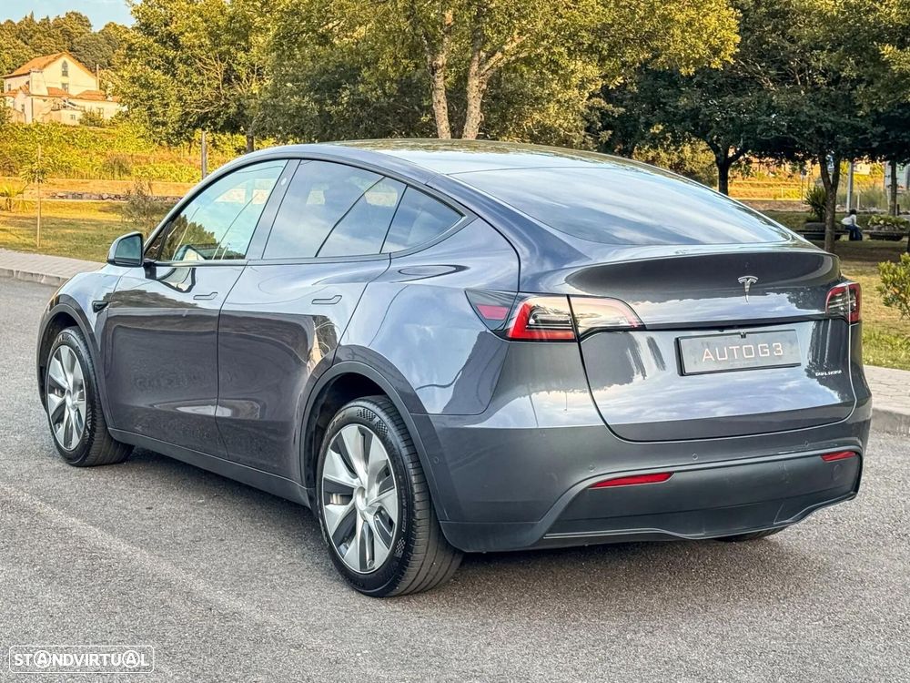 Tesla Model Y Long Range Dual Motor AWD - 8