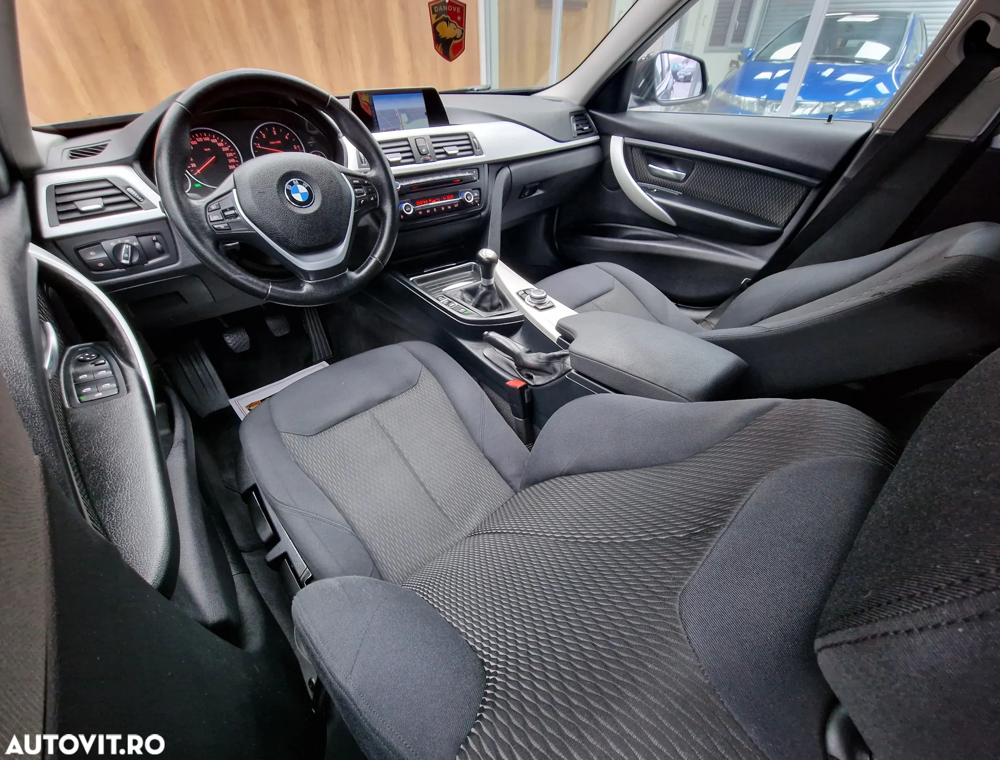 BMW Seria 3 318d - 17