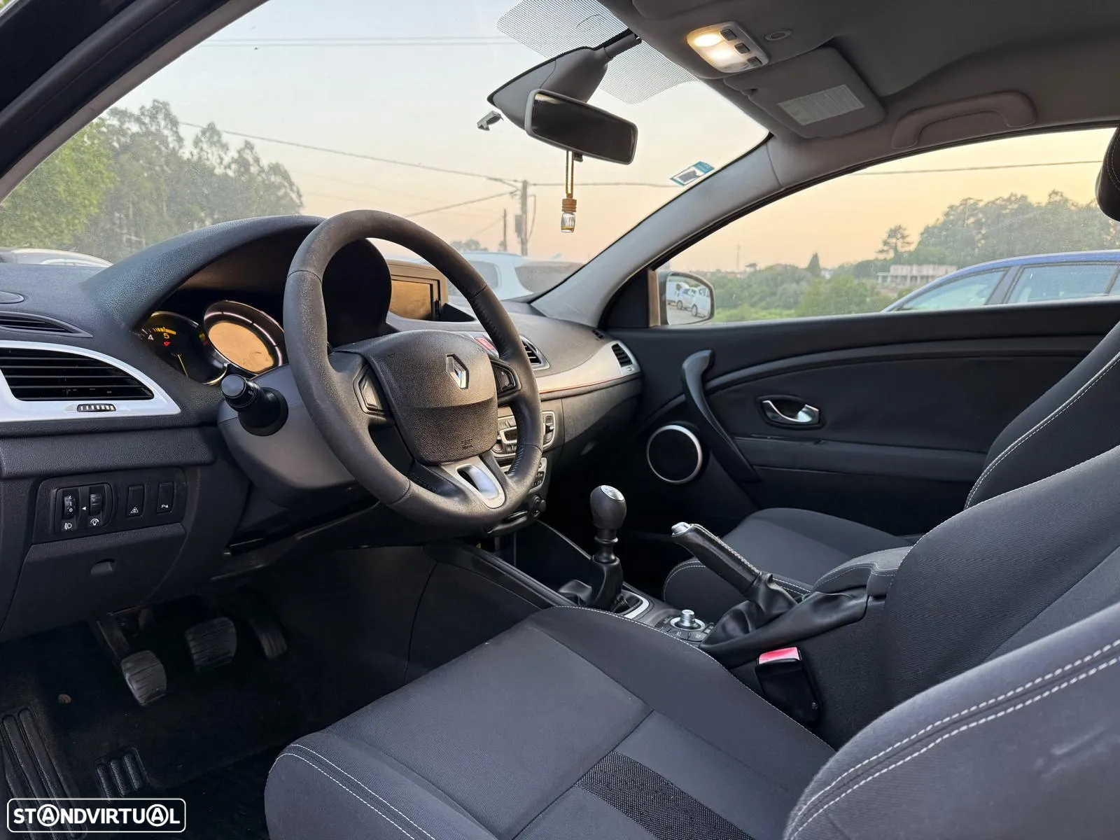 Renault Mégane Coupe 1.5 dCi Dynamique - 8