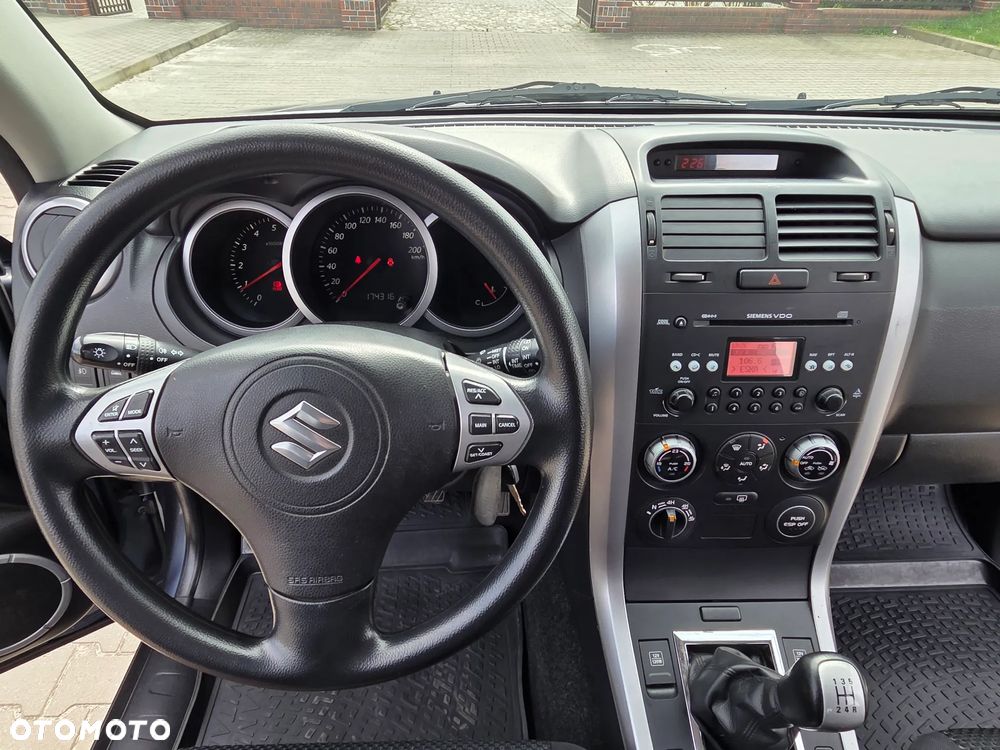 Suzuki Grand Vitara 1.9 DDiS Comfort DPF Family - 34