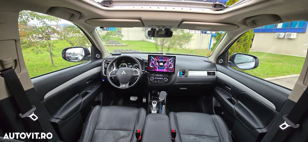 Mitsubishi Outlander - 3