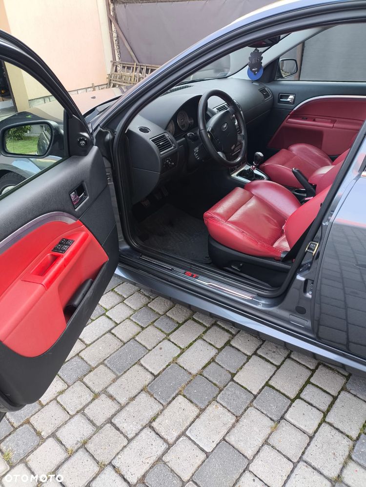 Ford Mondeo 3.0 V6 ST 220 - 13