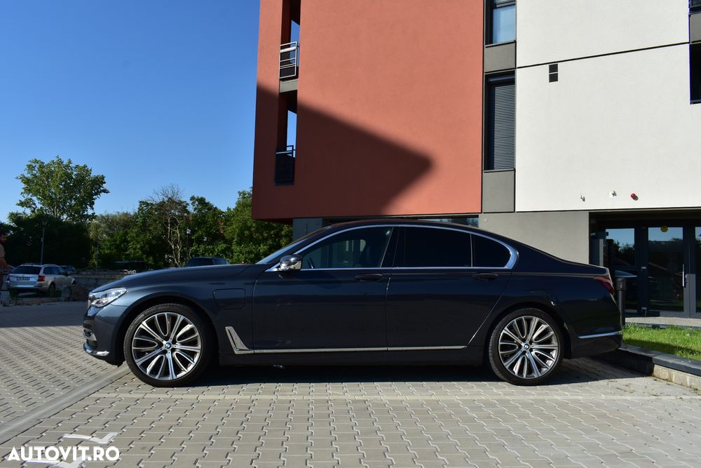 BMW Seria 7 740e iPerformance - 7