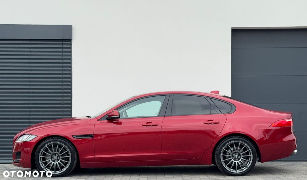 Jaguar XF 30d Portfolio - 4