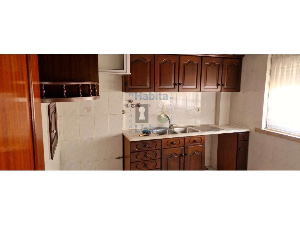 Apartamento com 4 assoalhadas, Junto ao Metro da Pontinha. - Grande imagem: 3/17