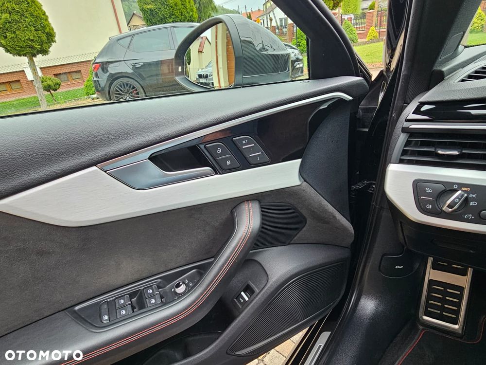 Audi A4 Avant 40 TDI quattro S tronic S line - 40